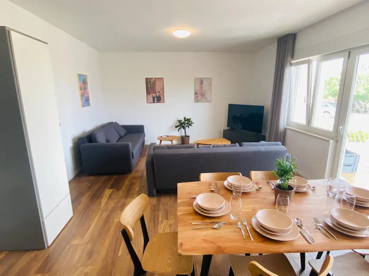 Maja Apartments Split 0*,